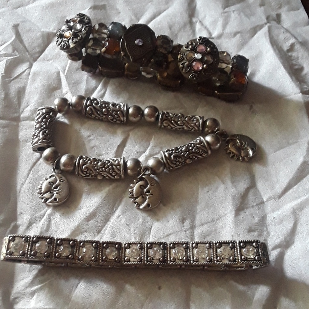 3 stretching bracelets